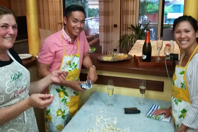 dinner and cooking demonstration - A calm 7:00 pm start in Piano di Sorrento