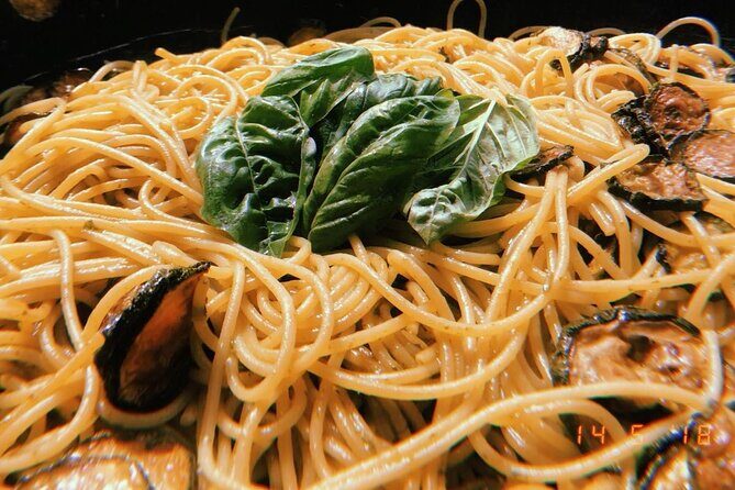 Dinner in Sorrento with Love, Laughs, and Spaghetti - A Hilltop Family Dinner in the Sorrento Hills (Starts at 6:30 pm)
