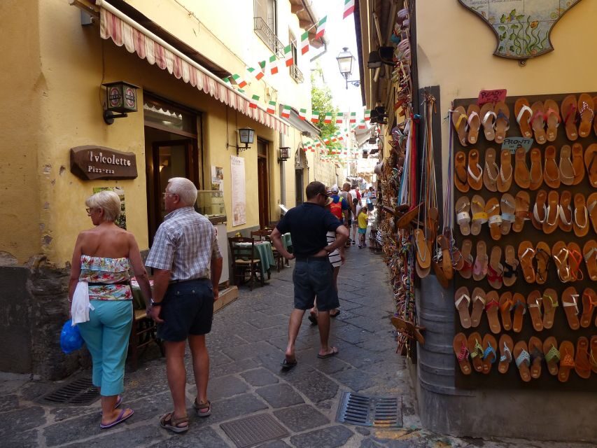 Discover Sorrento: food and walking tour - Meeting at Piazza Torquato Tasso and Getting Oriented Fast