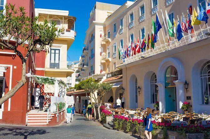 Discovering Capri in one day - Marina Grande to Anacapri: the ride that starts your day right