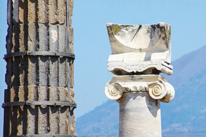 DISCOVERING POMPEII - VIP tour/Small group - What you’ll see and learn: daily life, houses, temples, and the “intact because of lava” story