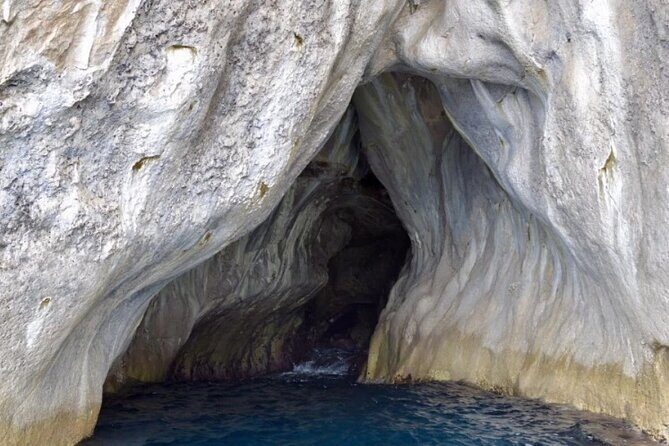 Dolce Vita Private Sea Escape - Music, Shade, and the Little Comfort Wins
