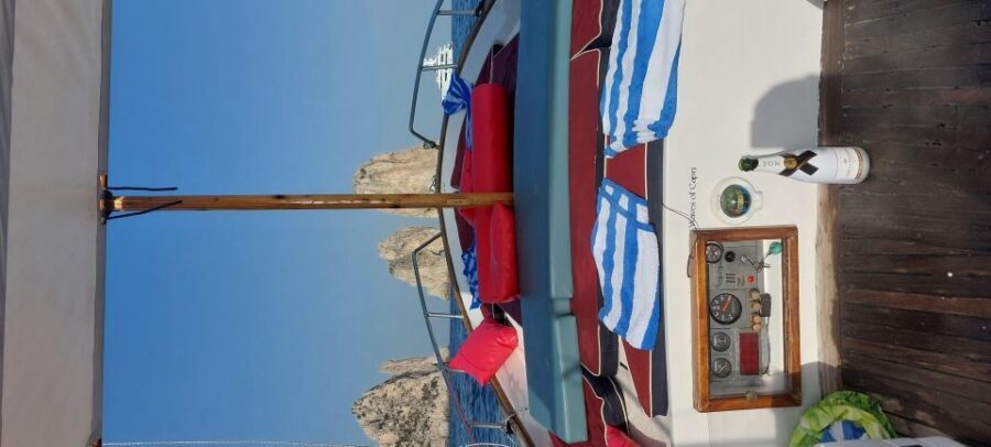 Esperienza Privata a Capri in Barca con Gozzo Classico 3H - Key takeaways before you book