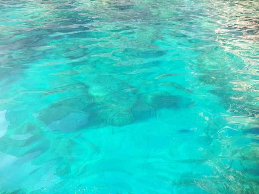 Esperienza Privata a Capri in Barca con Gozzo Classico 3H - Price and value: $294.54 for a private group
