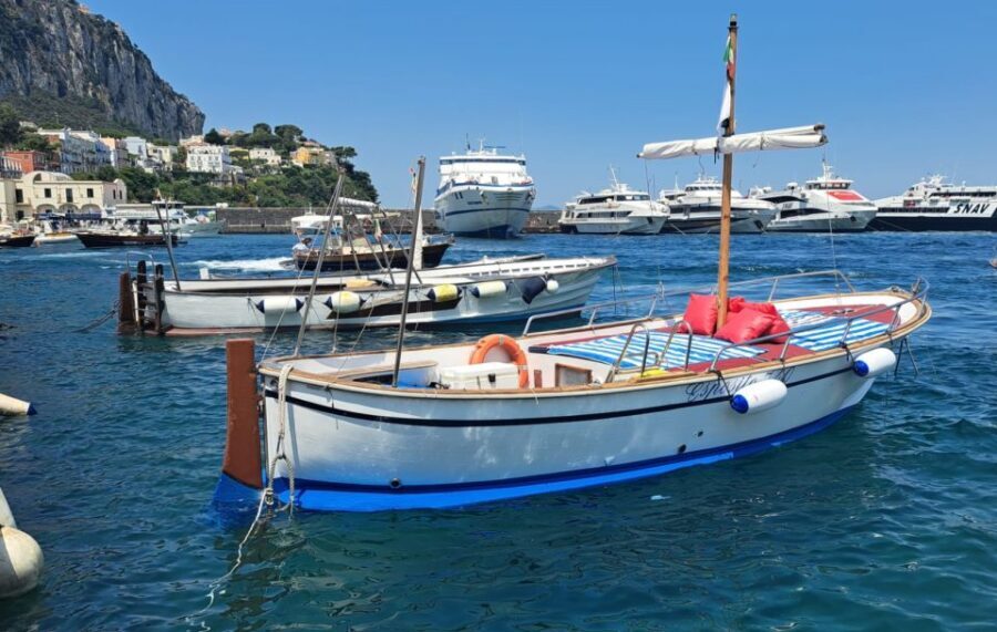 Esperienza Privata a Capri in Barca con Gozzo Classico 3H - The cave plan: what you get, what you skip, and how to avoid disappointment