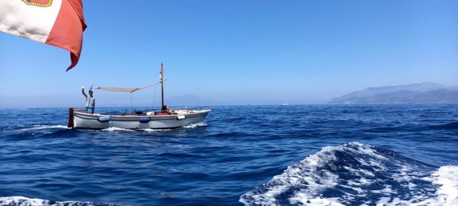 Esperienza Privata a Capri in Barca con Gozzo Classico 3H - What’s included on board (and what you’ll probably want to add)