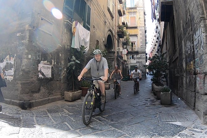 Exciting e-bike(pedal assisted)ride in the heart of Naples - Morning Kick-Off at Lungomare Caracciolo (Seaside Views First)