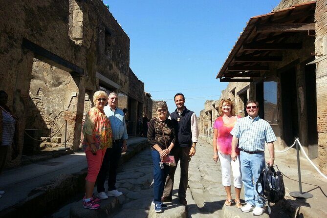 Exclusive Pompeii with Wine and Lunch on Vesuvius-Skip-the-line - Skip-the-line Pompeii: getting oriented fast