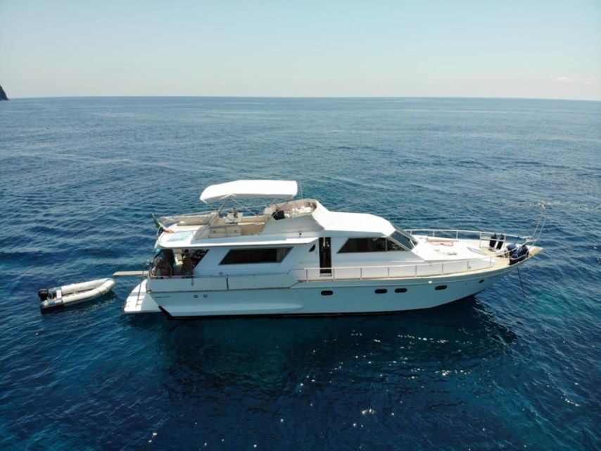 Experience Luxury at sea: Rent your yacht - Food on the Yacht: Soft Drinks, Snacks, and Optional Lunch or Dinner