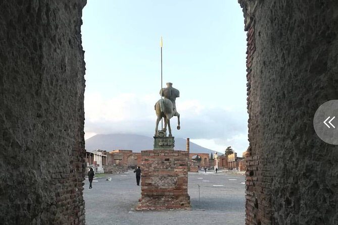 Explore and Experience Pompeii - The Meeting Point and the Arrival Flow at Piazza Esedra