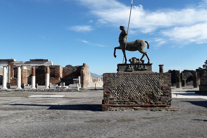 Exploring Pompeii - Who this private Pompeii tour suits best
