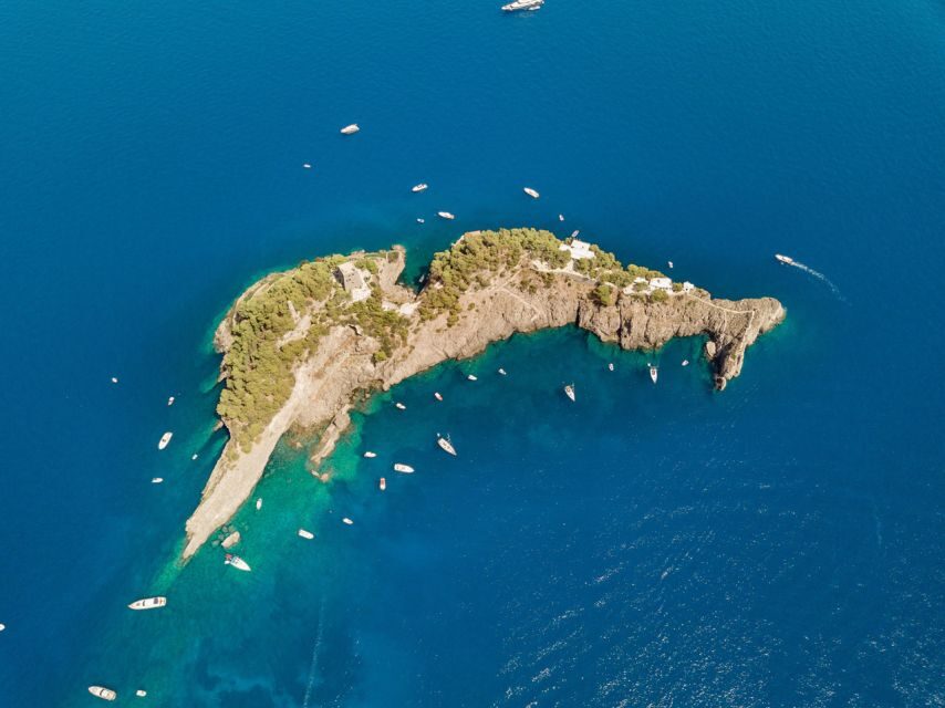 From Amalfi: Li Galli and Capri Islands Boat Tour - From Amalfi’s Molo Darsena to a proper sea day