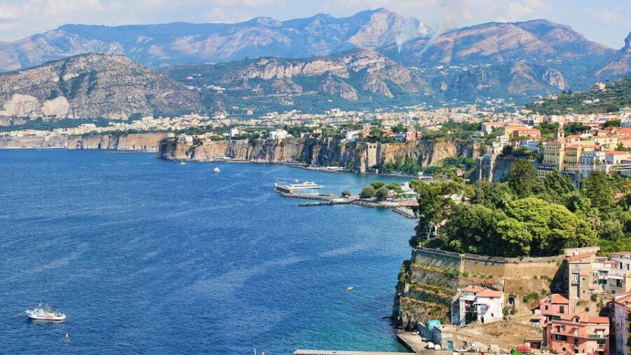 From Naples: Amalfi Coast Day Trip with Driver - Crowds, roads, and what to expect in real life