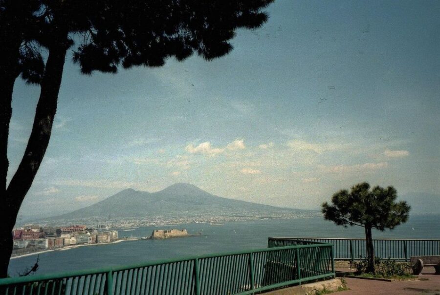 From Naples: bus city tour small group - Isolotto di Nisida: sea-air break for photos and a slower breath