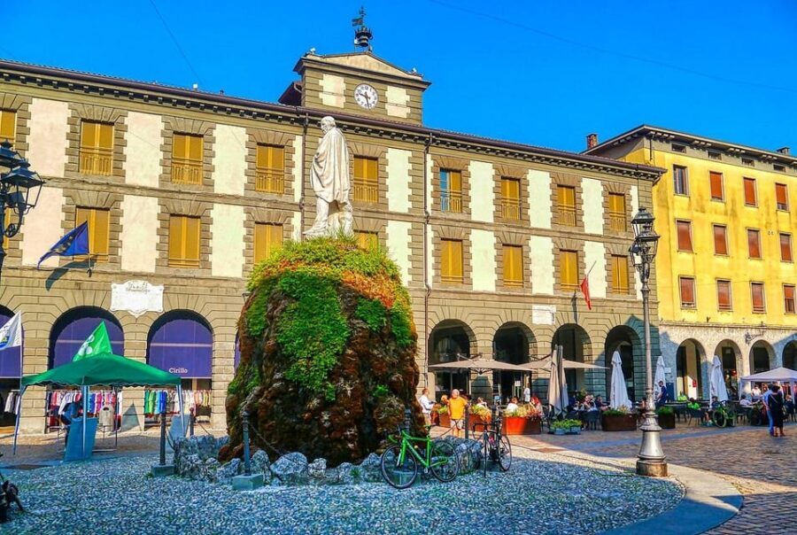 From Naples: bus city tour small group - Piazza del Plebiscito photo stop: Naples’ postcard center