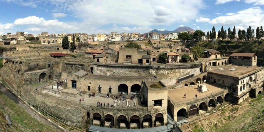 From Naples: Day Trip to Herculaneum with skip the line - Herculaneum in mud and lava: what your free time should focus on