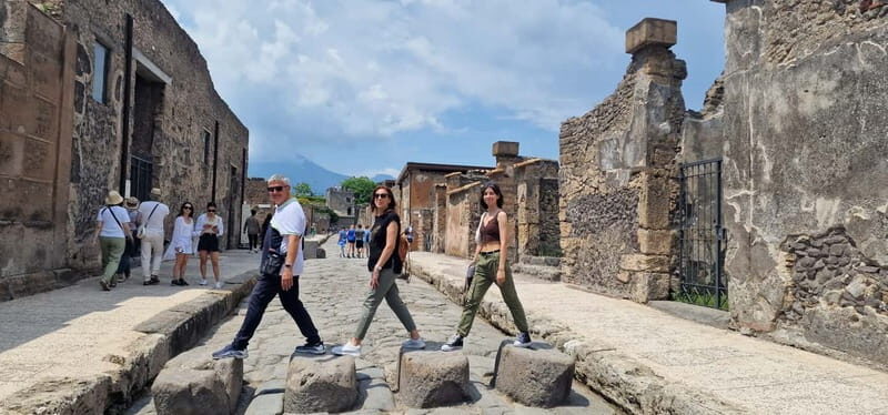 From Naples: Pompeii Private Tour with Transfer and Guide - Stabian Baths: social life, hygiene, and Roman routines