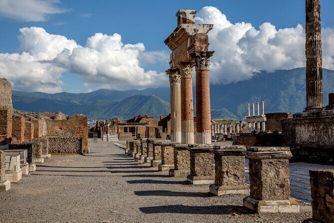 From Naples: Private Tour Pompei and Sorrento with lunch - Pickup, the ride, and the story-teller approach