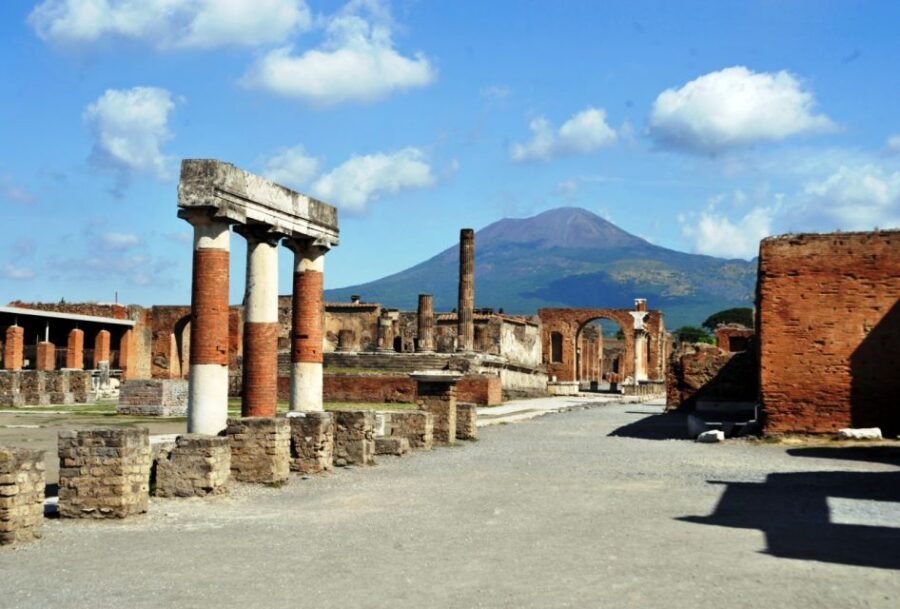 From Naples: Private Transfer to Positano with Pompeii Stop - Naples to Positano, with Pompeii built in