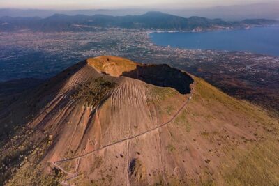 From Pompeii: Day Tour of Pompeii and Vesuvius with Bus Transfer - The meeting point and how to not lose time