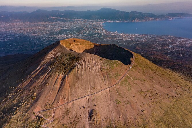 From Pompeii: Day Tour of Pompeii and Vesuvius with Bus Transfer - The meeting point and how to not lose time