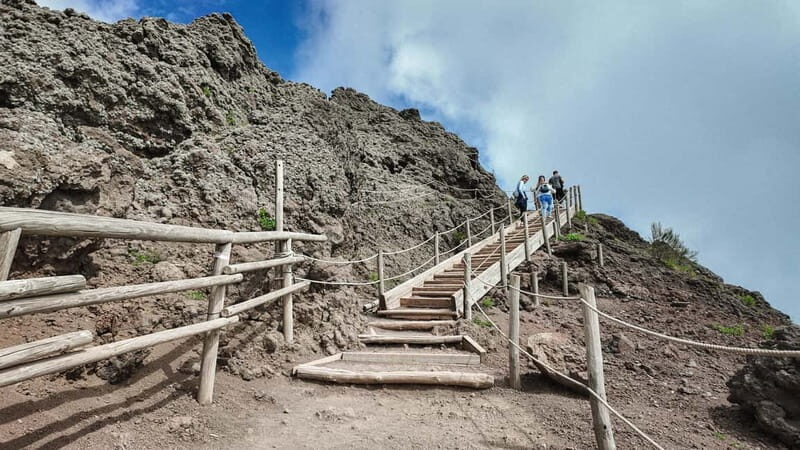 From Pompeii: Mount Vesuvius with bus, ticket and audioguide - 110 minutes on Mount Vesuvius: how to use your visit time well