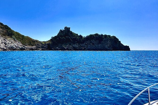 From Positano or Praiano: 2H Private Amalfi Coast speed tour - Onboard comfort: what you get (and what you don’t)