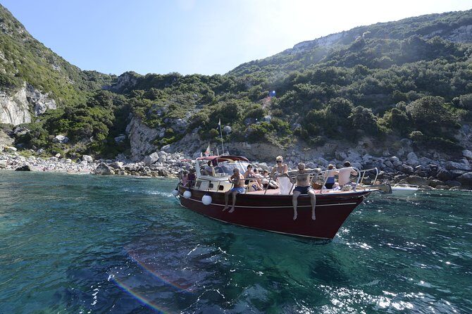 From Salerno: Small Group Amalfi Coast boat tour with stops in Positano & Amalfi - Positano in one hour at Marina Grande: the pearl visit plan