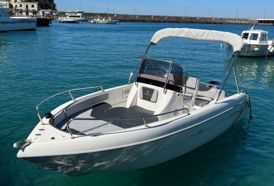 From Sorrento: Full Day Capri Private Boat Trip with Drinks - Meeting your skipper at Marina Grande (and not wasting time)