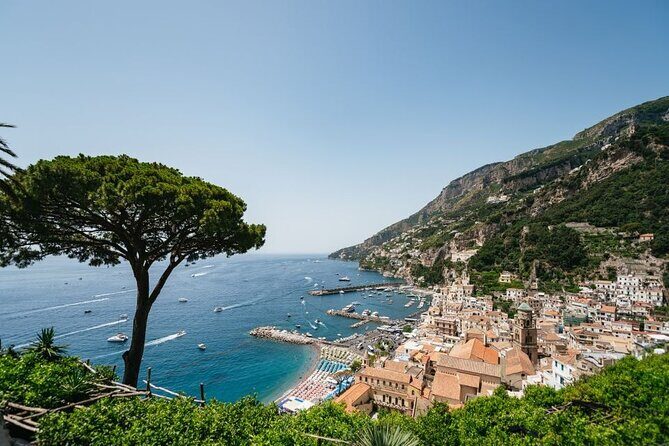 From Sorrento/Nerano: Amalfi Shared Tour - without pick up - Staff and service: where the experience shines