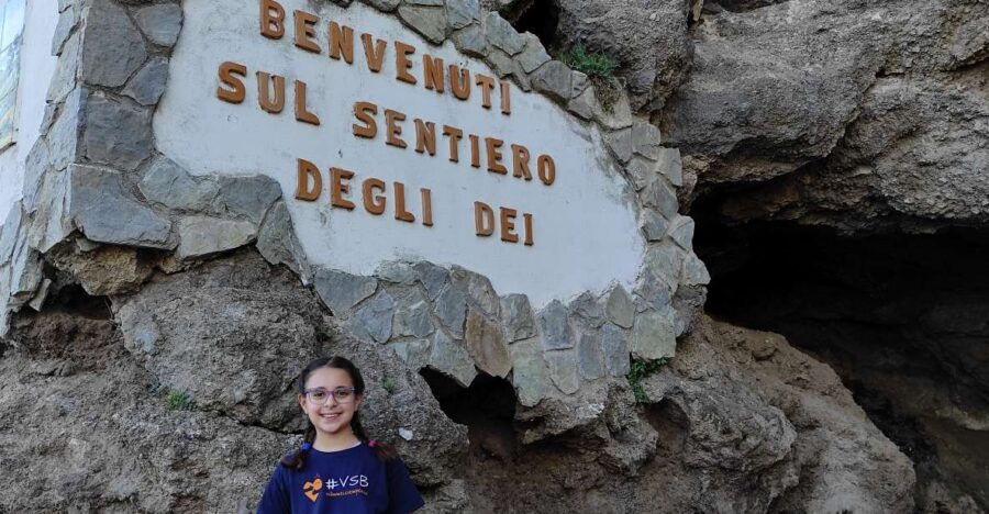From Sorrento: Path of the Gods Hike with Tasting Stop - Piazza Torquato Tasso meet-up: how the day starts smoothly