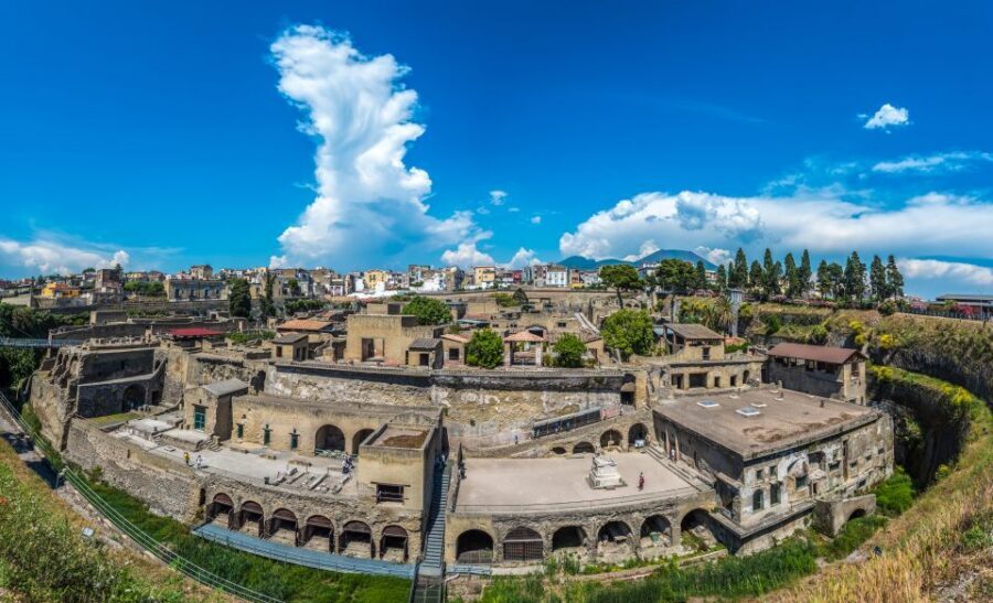 From Sorrento: Pompeii by Train with Vesuvius & Guided Tour - The best parts: Pompeii guide + Vesuvius crater views