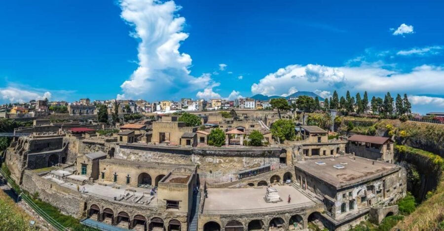 From Sorrento: Pompeii by Train with Vesuvius & Guided Tour - The train ride from Sorrento to Pompeii