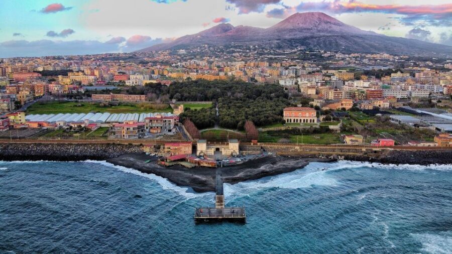 From Sorrento: Pompeii & Mt. Vesuvius Tour with Lunch & Wine - H2: Why Pompeii + Vesuvius + wine works better than doing it alone