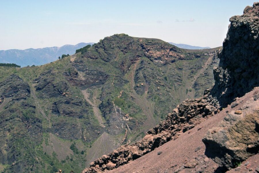 From Sorrento: Pompeii & Mt. Vesuvius Tour with Lunch & Wine - H2: Gulf of Naples views plus crater geology talk at the rim