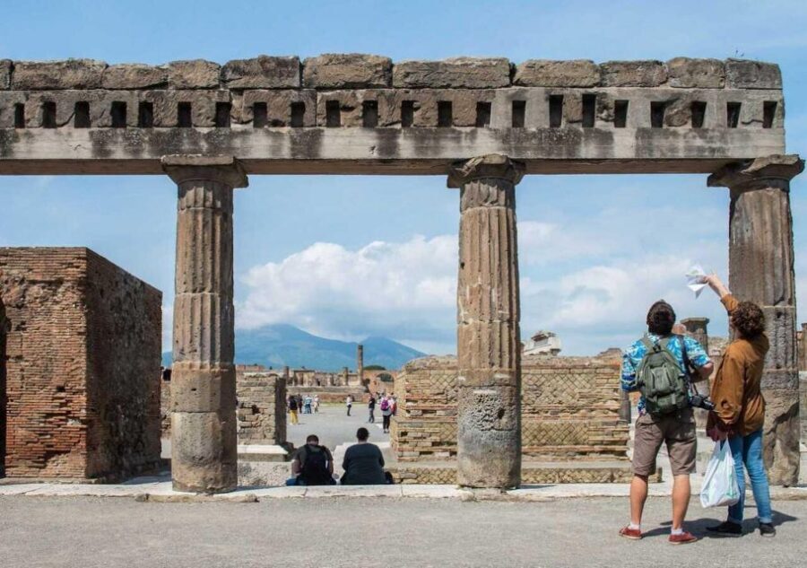 From Sorrento: Pompeii with an Archaeological Guide & Ticket - The coach ride: where the day gets explained