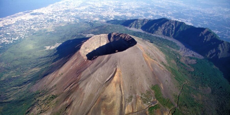 From Sorrento: Semiprivate Vesuvius Tour - Crater time on Mount Vesuvius: views first, then the science