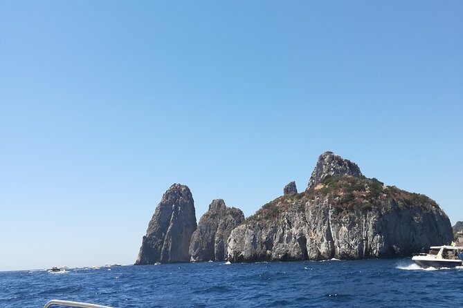 Full capri - Punta Carena Lighthouse: a quick coastline payoff