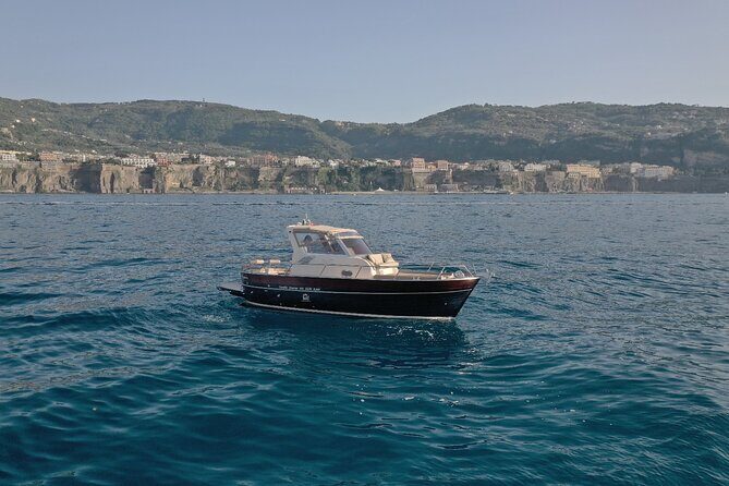 Full-day Exclusive Private boat tour on the Amalfi coast - Li Galli: the swim and island exploration stop that people talk about