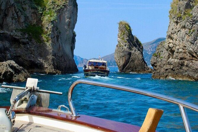 Full Day Private Boat Tour Along the Amalfi Coast - Lunch along the water: not included, but your options are close