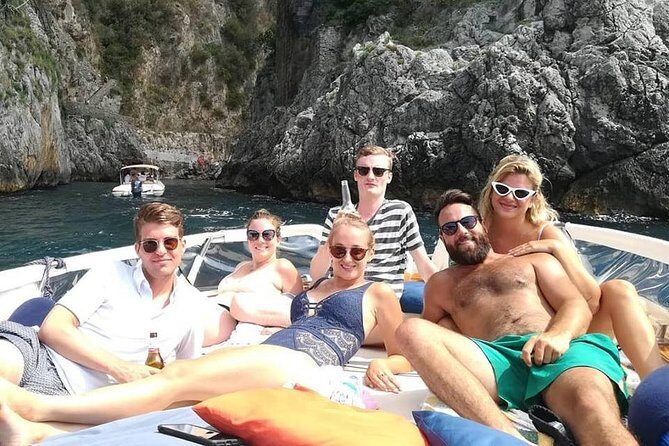 Full-Day Shared Boat Tour to Amalfi and Positano from Sorrento - The 9:00am rhythm: meeting point and how to plan your day