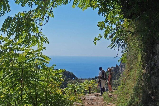 Gastronomic Hike on the Path of the Gods with Food Tasting - Food stops that feel like part of the trail