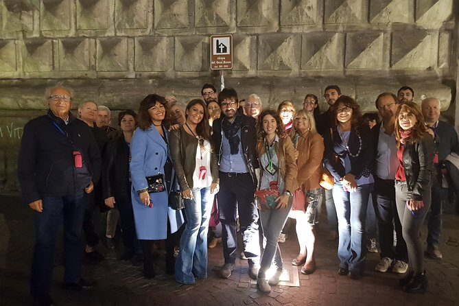 Guide tour in Naples downtown with an art expert - Santa Chiara (Complesso Monumentale di Santa Chiara): calm inside, story outside