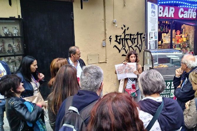 Guide tour in Naples downtown with an art expert - Spaccanapoli road: the straight line that tells you where you are