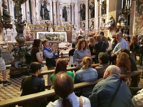 Guide tour in Naples downtown with an art expert - San Gregorio Armeno: nativity scenes and the craft culture of Naples