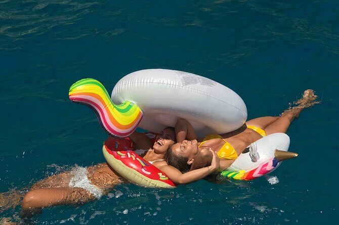Guided day by boat to the Secrets of the Island of Capri - Marina Piccola: swim first, then take your time