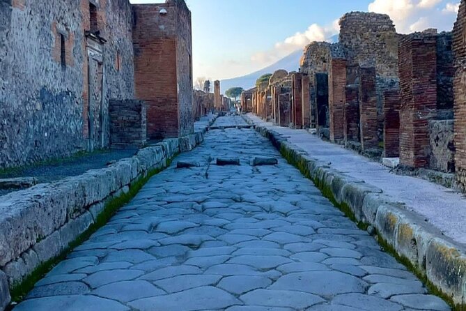 Guided tour of Pompeii - How the Guide’s Commentary Changes What You See