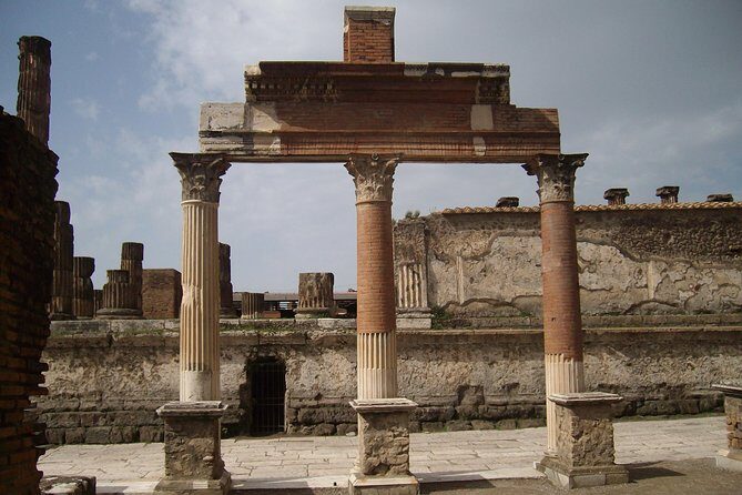 Guided Tour of Pompeii and Herculaneum with Lunch and Ticket - Is the price fair for what you get?