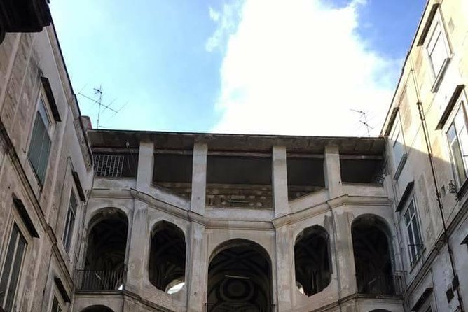 Guided tour of the Sanità District with an art expert - Santa Maria Maddalena ai Cristallini: street art with an inclusion theme