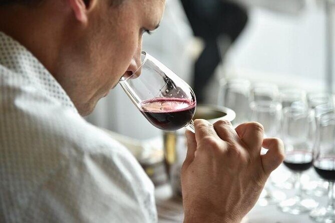 Guided Wine Tour in Old Town Napoli - A wine walk that starts with the Old Naples mindset